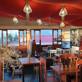 This warm cabin-chic restaurant in Tagaytay is where art meets dining