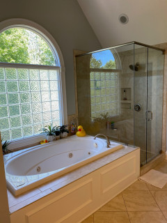 Bathroom of the Week: Natural Materials and a Shower Room (12 photos)